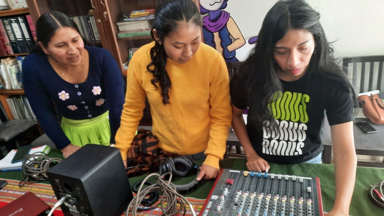 Workshop de operación de consola de mezclas en grupo